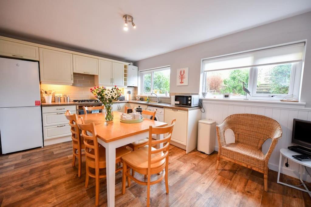 3 Bedroom Townhouse Right On The Harbour Isle of Whithorn Eksteriør bilde