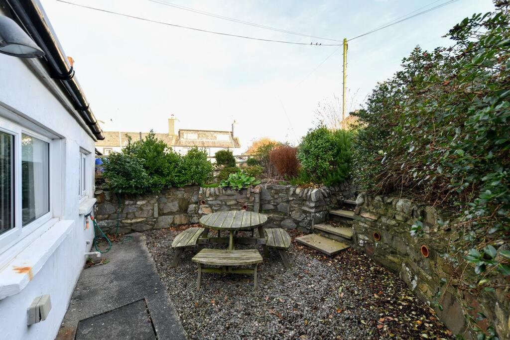 3 Bedroom Townhouse Right On The Harbour Isle of Whithorn Eksteriør bilde