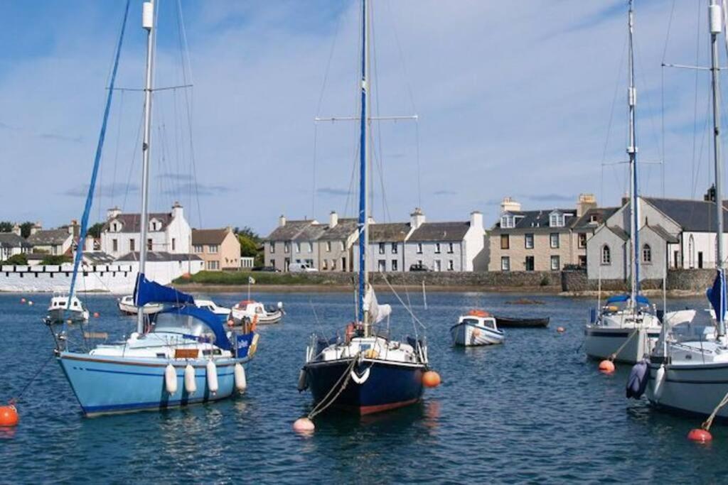3 Bedroom Townhouse Right On The Harbour Isle of Whithorn Eksteriør bilde