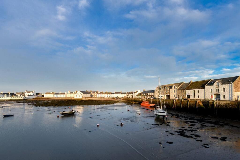 3 Bedroom Townhouse Right On The Harbour Isle of Whithorn Eksteriør bilde