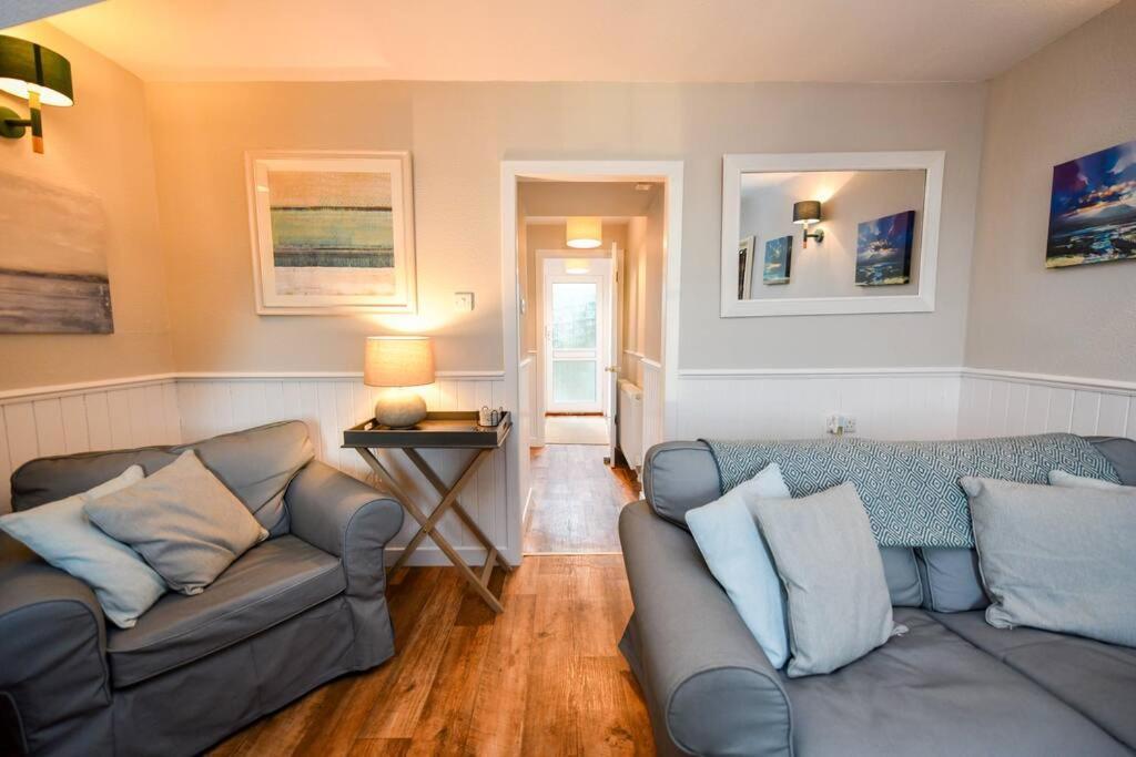 3 Bedroom Townhouse Right On The Harbour Isle of Whithorn Eksteriør bilde