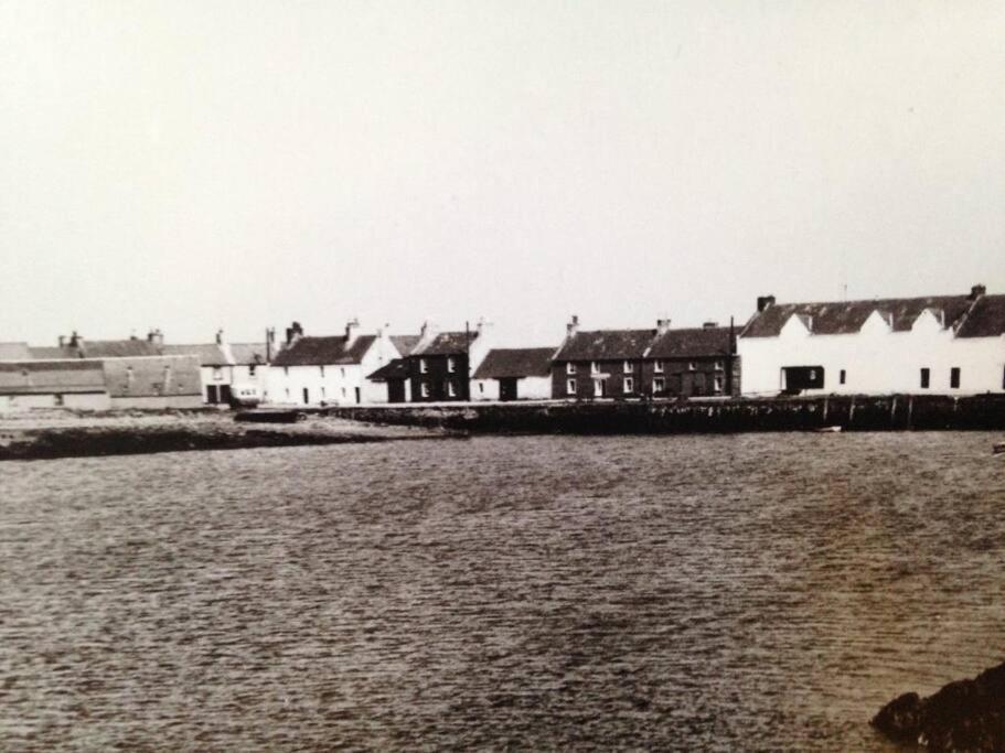 3 Bedroom Townhouse Right On The Harbour Isle of Whithorn Eksteriør bilde