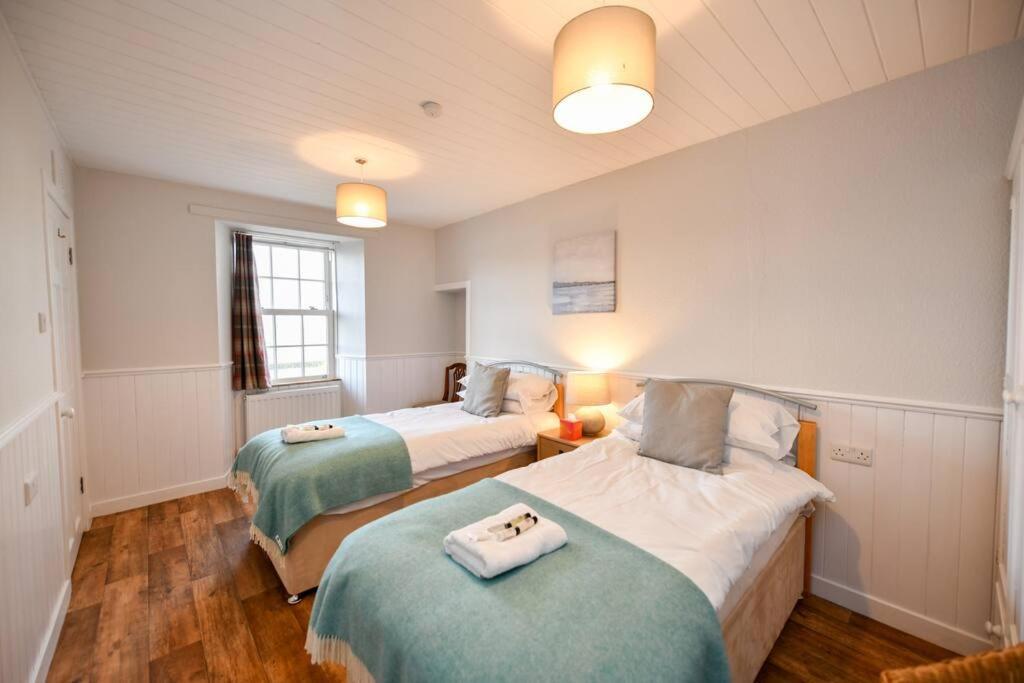 3 Bedroom Townhouse Right On The Harbour Isle of Whithorn Eksteriør bilde