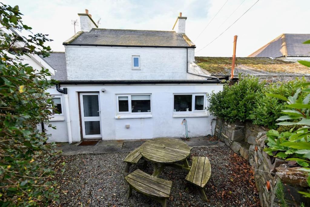 3 Bedroom Townhouse Right On The Harbour Isle of Whithorn Eksteriør bilde
